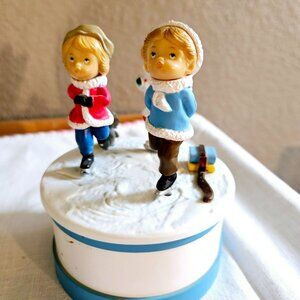 Vintage 1984 Merrilite Merton Music Box Ice Skating Figures Winter Wonderland